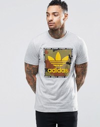 Футболка с камуфляжным квадратным принтом спереди adidas Originals AZ1