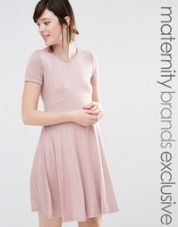 Приталенное платье с короткими рукавами Club L Lounge Maternity