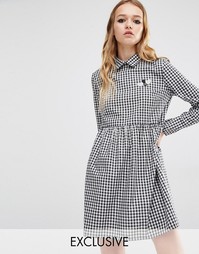 Платье в клеточку с нашивкой в виде шмеля Reclaimed Vintage - Черный