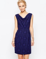 Синее платье-футляр со свободным воротом Closet