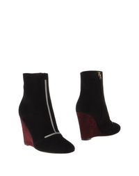 Черные Полусапоги и высокие ботинки Fendi