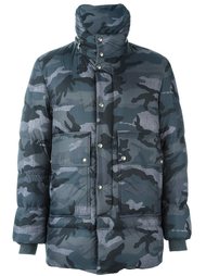 стеганый пуховик с камуфляжным принтом Moncler Gamme Bleu