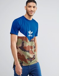 Футболка с камуфляжным принтом adidas Originals AY8107 - Синий