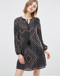 Платье с кисточками на завязках и геометрическим принтом Style London