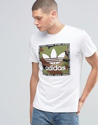 Футболка с камуфляжным квадратным принтом спереди adidas Originals AZ1