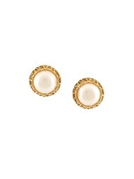 pearl button clip-on earrings Chanel Vintage