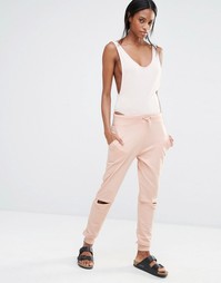 Джоггеры с рваной отделкой Missguided - Телесный