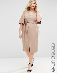 Платье с V-образным вырезом и завязкой на поясе ASOS CURVE - Кэмел