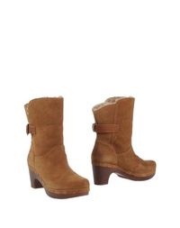 Коричневые Полусапоги и высокие ботинки UGG Australia