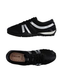 Низкие кеды и кроссовки Geox