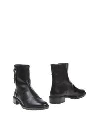 Черные Полусапоги и высокие ботинки Stuart Weitzman