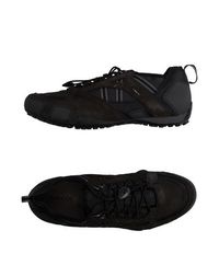 Низкие кеды и кроссовки Geox