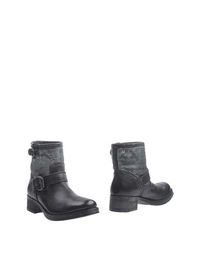 Серые Полусапоги и высокие ботинки Wrangler