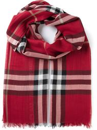 шарф в характерную клетку Burberry