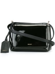 сумка через плечо с откидным клапаном DKNY