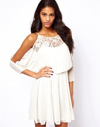 Кружевное платье с открытыми плечами ASOS - Розовый