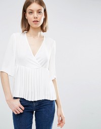 Топ с плиссированной баской и запахом ASOS - Слоновая кость