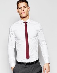 Зауженная белая рубашка в комплекте с бордовым галстуком ASOS, СКИДКА