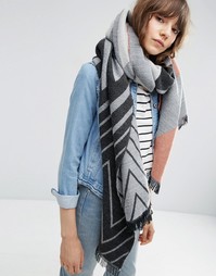 Длинный шарф с крупным шевронным узором ASOS - Серый