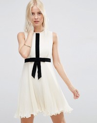 Плиссированное короткое приталенное платье с бантом ASOS Occasion