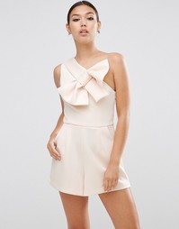 Ромпер на одно плечо с бантом ASOS Premium - Телесный