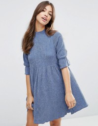 Платье с присборенной юбкой из фактурной джинсовой ткани ASOS - Синий