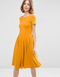 Приталенное плиссированное платье миди ASOS - Горчичный