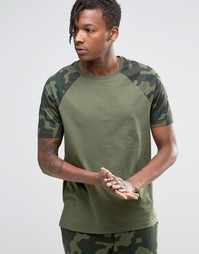 Футболка в стиле casual с камуфляжным принтом на рукавах ASOS