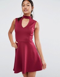 Короткое приталенное платье с горловиной в стиле чокер Lipsy