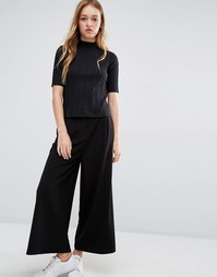 Укороченные брюки с широкими штанинами Monki - Черный