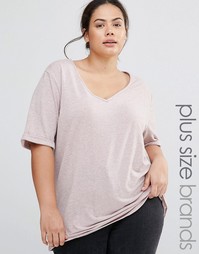 Футболка с V‑образным вырезом и выжженным эффектом Missguided Plus