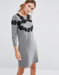 Цельнокройное платье с рукавом 3/4 и кружевом Girls On Film - Серый