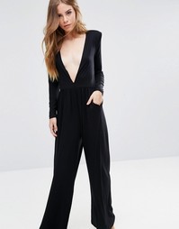 Трикотажный комбинезон с глубоким вырезом и широкими штанинами ASOS
