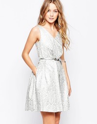 Набивное платье цвета металлик с ремнем Closet