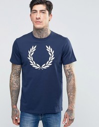 Синяя футболка с логотипом в виде лаврового венка Fred Perry