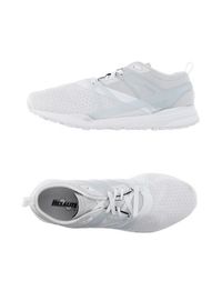 Низкие кеды и кроссовки Reebok
