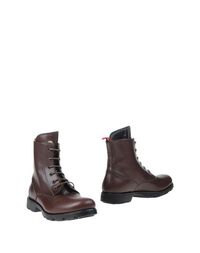 Полусапоги и высокие ботинки Moncler