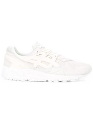 монохромные кроссовки Asics