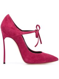 туфли с заостренным носком  Casadei
