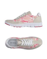 Низкие кеды и кроссовки Guess