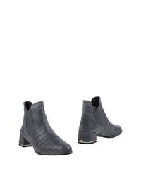 Серые Полусапоги и высокие ботинки Stuart Weitzman