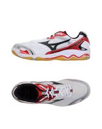 Низкие кеды и кроссовки Mizuno