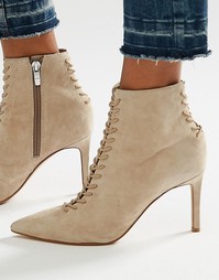 Бежевые замшевые ботильоны с заостренным носком Kendall &amp; Kylie - Бежевый