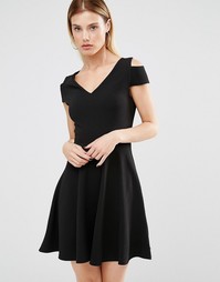 Короткое приталенное платье с вырезами на плечах Club L - Черный