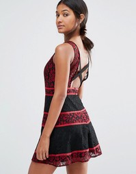 Кружевное платье с открытой спинкой Boohoo - Мульти