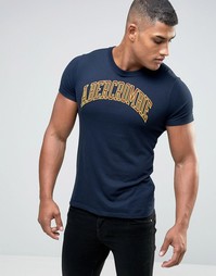 Темно-синяя футболка узкого кроя с вышитым логотипом Abercrombie &amp; Fitch - Темно-синий