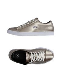 Низкие кеды и кроссовки Lacoste
