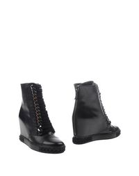 Полусапоги и высокие ботинки Casadei