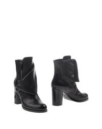 Полусапоги и высокие ботинки Casadei