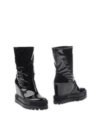 Полусапоги и высокие ботинки Casadei